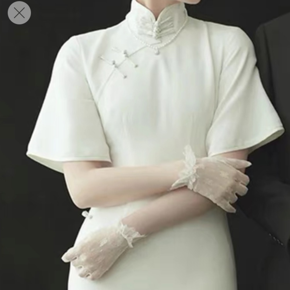 Traditional Chinese Qipao (Cheongsam) white